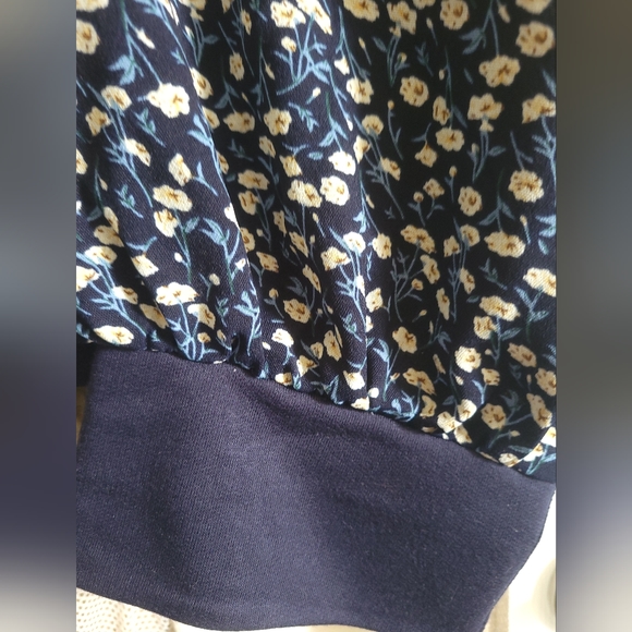 New/SHEIN Curve/Blue Blouse/Long sleeves/Print sleeves/ 4XL - Picture 4 of 5